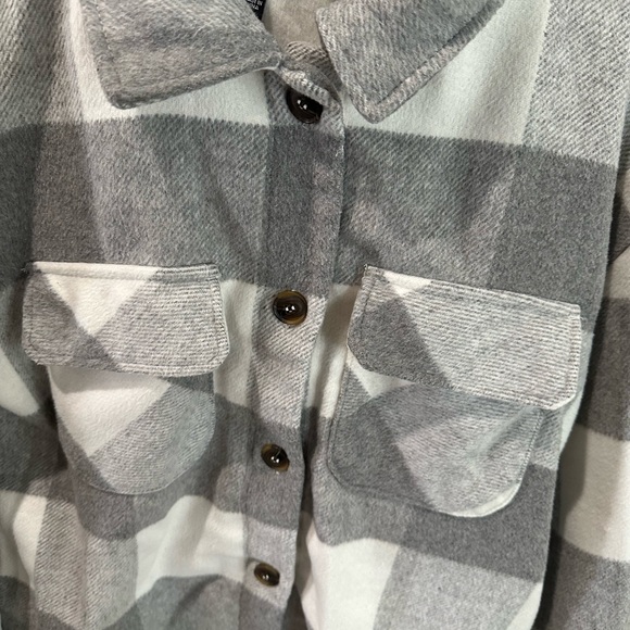 Grey & White Buffalo Check Shacket Sz Small Love Tree Oversized - Picture 4 of 8